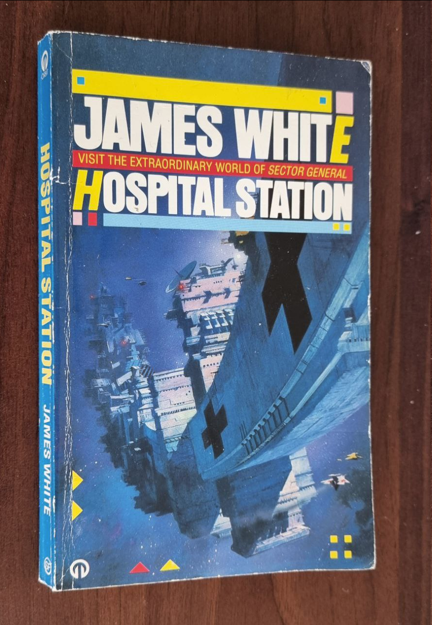 “Hospital Station”. Nie-recenzja książki (z papieru)